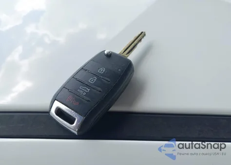 2017 Kia Forte Lx z USA, uszkodzony, nr VIN 3KPFK4A72HE083005